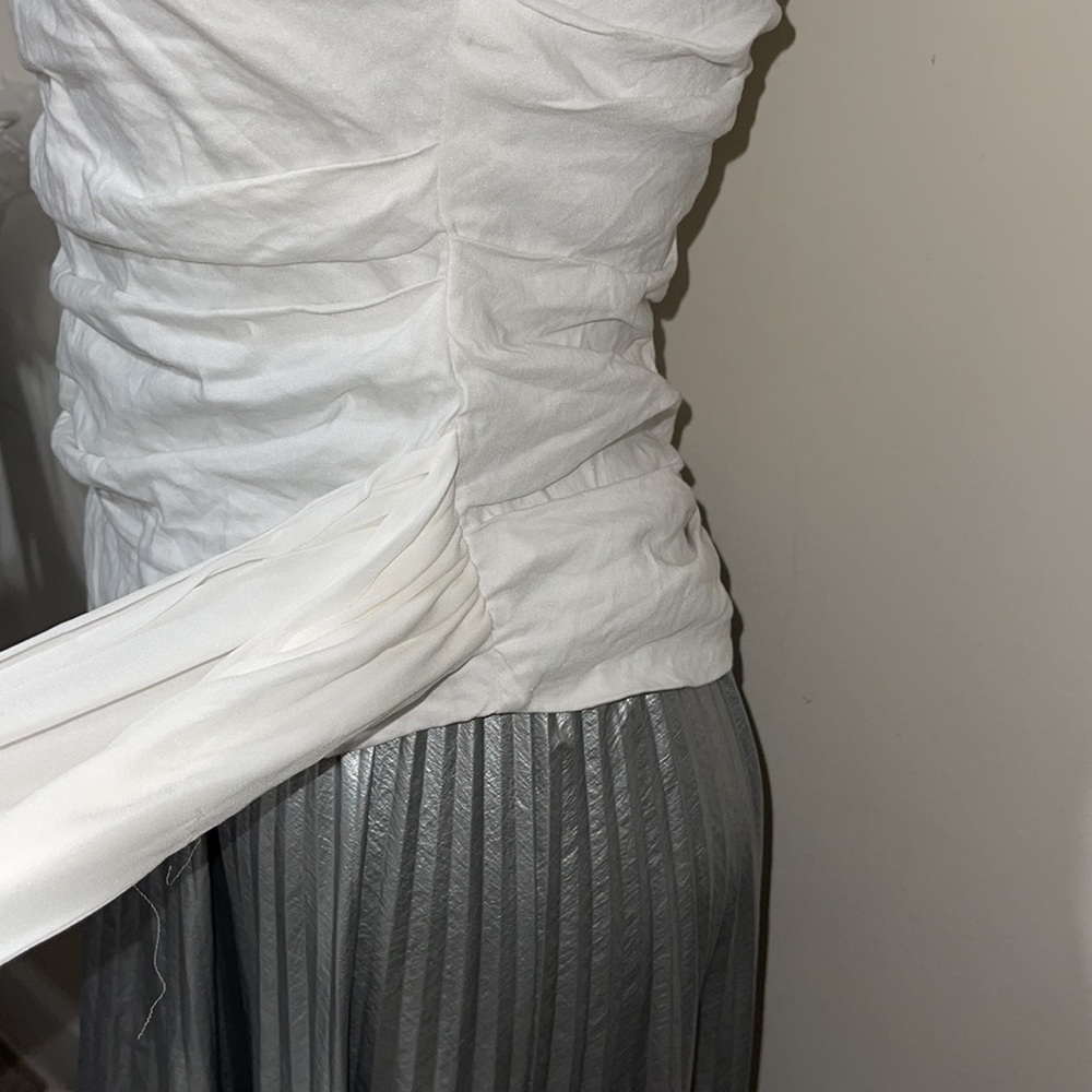 Nicole Miller Ruched Top - Picture 4 of 9